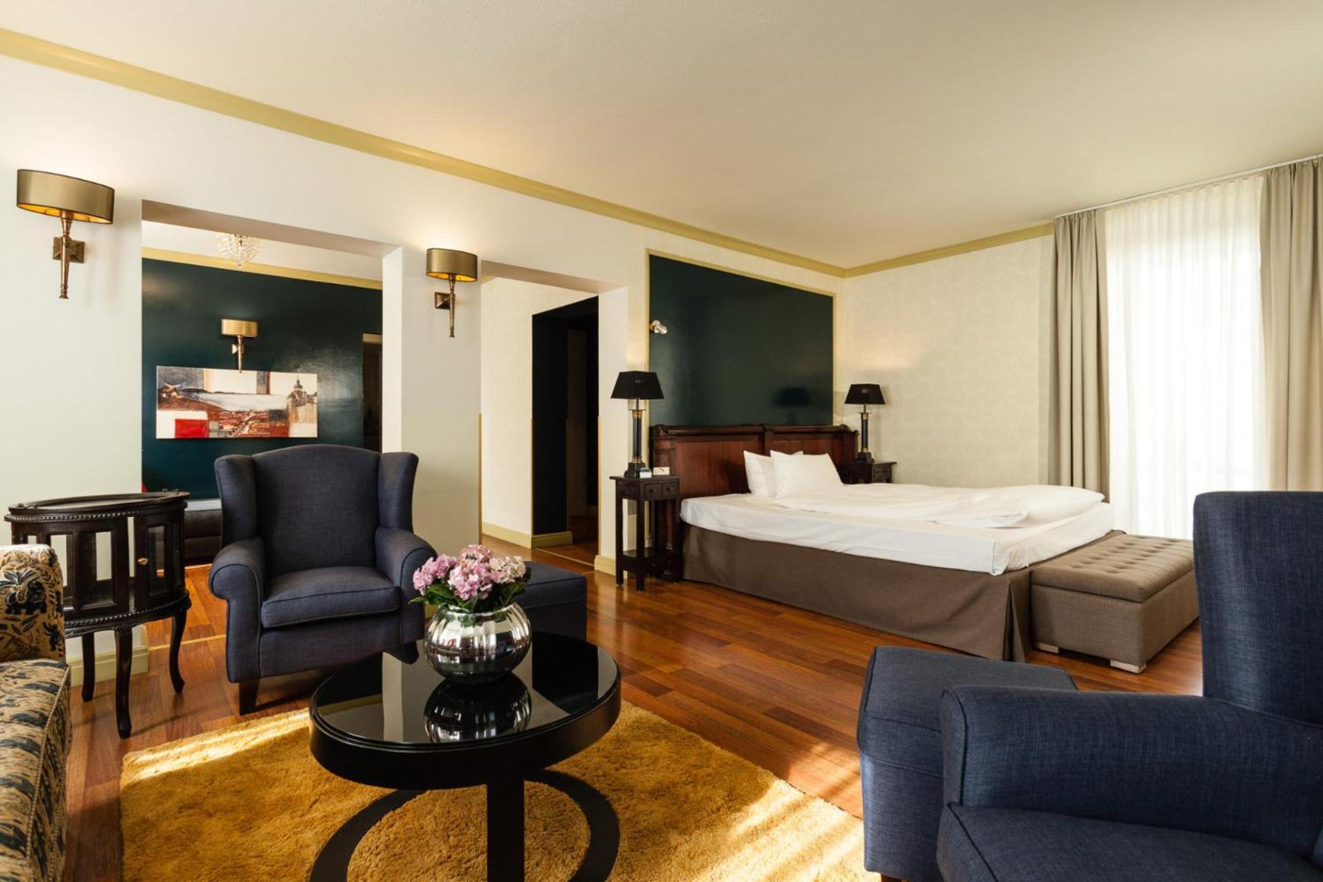 Hotel Wuerzburger Hof **** Екстериор снимка